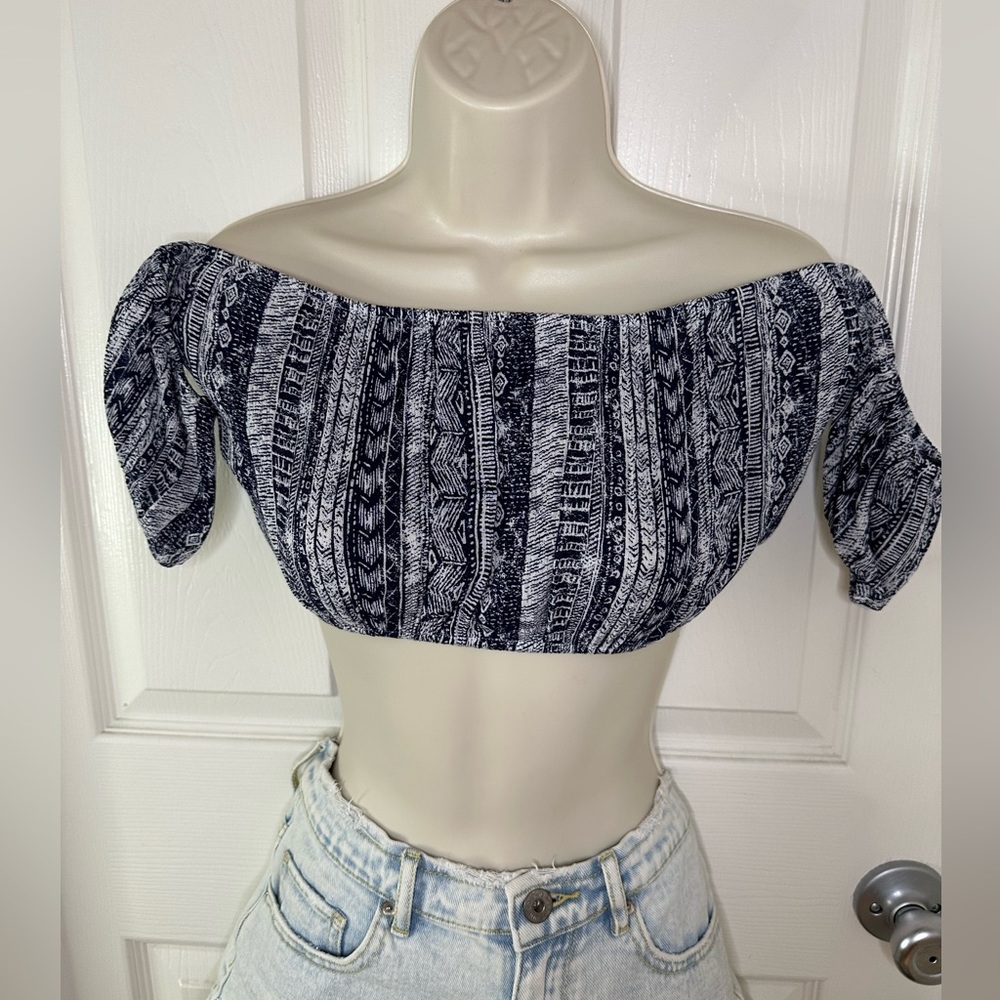 Forever 21 tube crop top with shoulder sleeves (S)